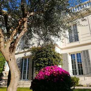 Couette-café Blanche, Cannes